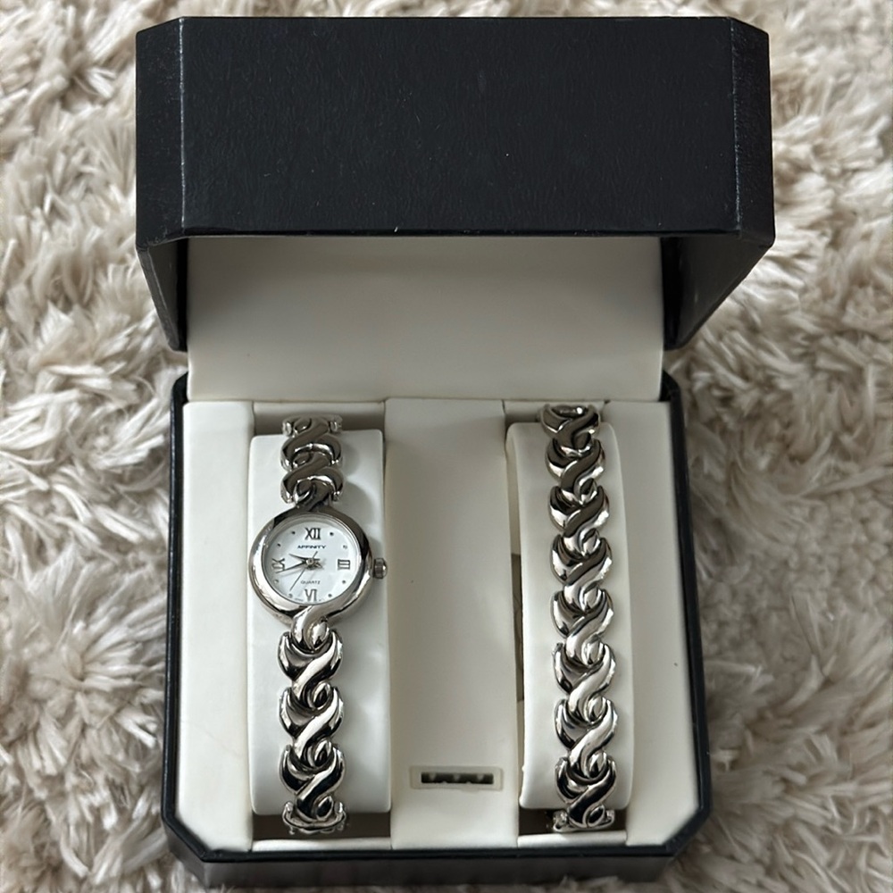 Vintage Affinity dress watch with matching bracelet